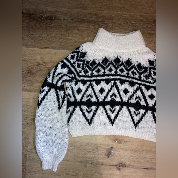 Hollister Women’s Black and White Fair Isle Knit Sweater Turtleneck Size Medium - Picture 4 of 15